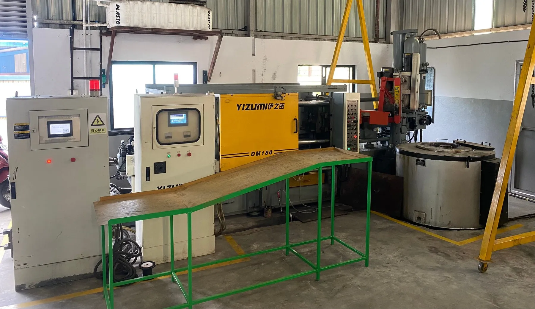 DH Engineering high-pressure die casting cell — YIZUMI PDC-180 with electric holding furnace