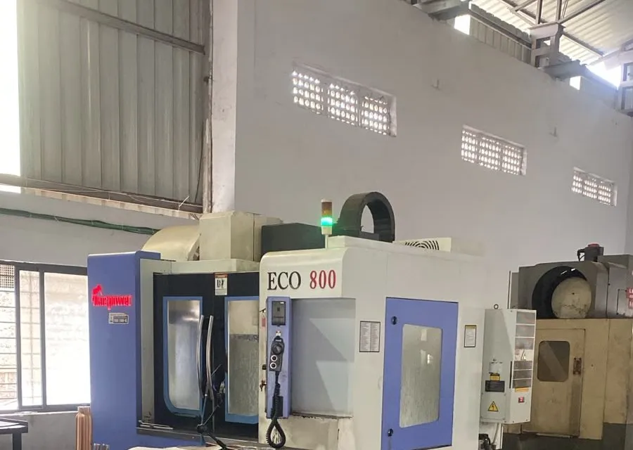 Vertical machining centre (Macpower ECO 800) on the shop floor at DH Engineering